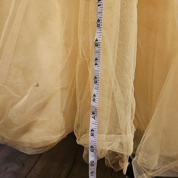 Elegant Yellow Strapless Evening Dress - Picture 4 of 9